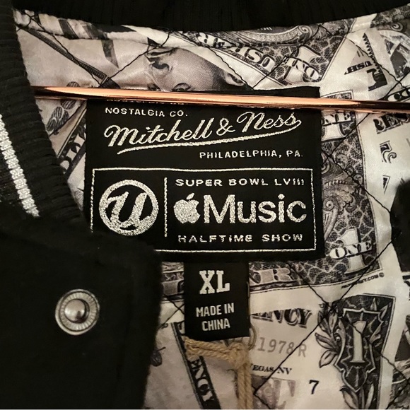 VERY RARE ๐ SUPER BOWL XLVIII USHER ๐ HALFTIME LETTERMAN'S JACKET + BAG - Picture 8 of 15